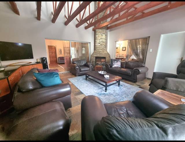 3 BEDROOM HOUSE FOR SALE IN VANDERBIJLPARK SE 4